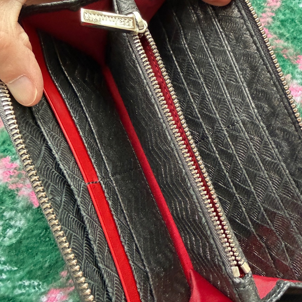 Hammitt Textured Gray Wallet with Silver tone zipper and Rivets. - Picture 4 of 6